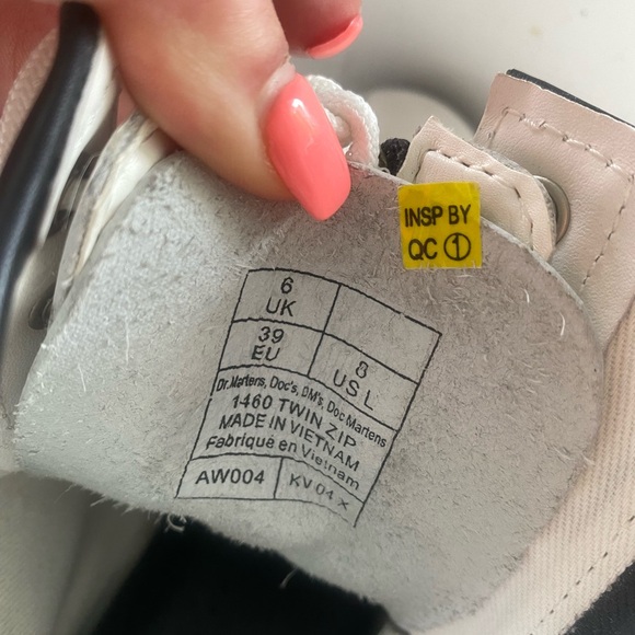 White Dr. Martens, two zippers, and laces, size 8 - Picture 5 of 5